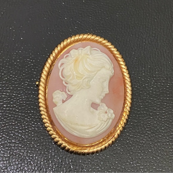 Vintage Unsigned Pink Lady Cameo Gold-tone Victorian Revival Brooch - Picture 3 of 10